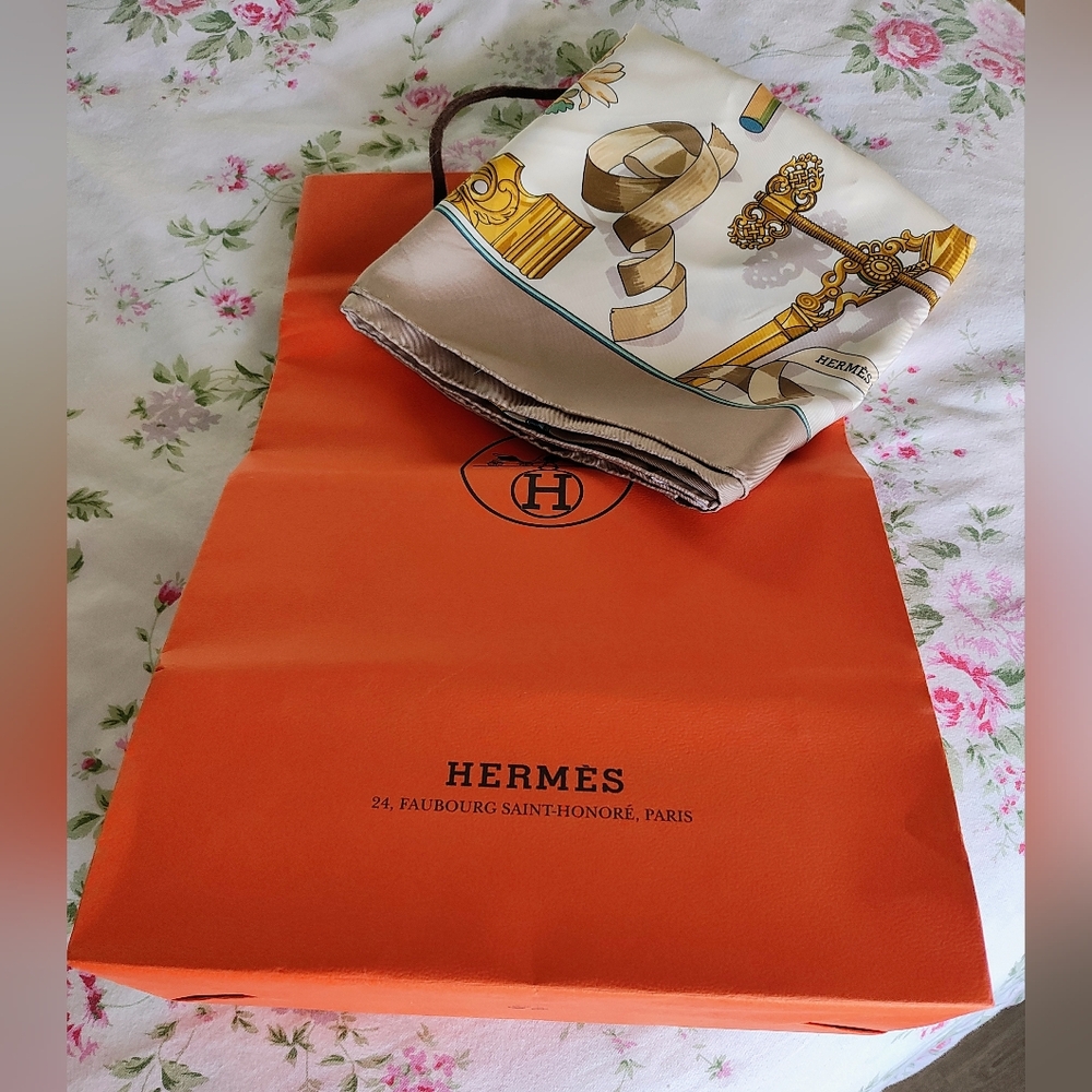 Hermès 90cm Silk Scarf The "Copeaux" design by Cathy Latham